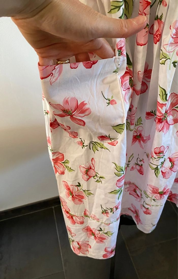 Robe d’été blanche avec fleurs rose et vertes taille 34 - photo numéro 3