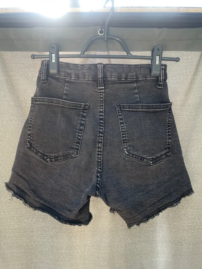 Short noir Bershka - photo numéro 3