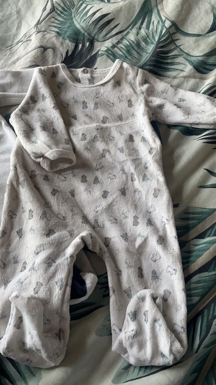 2 pyjamas - photo numéro 2