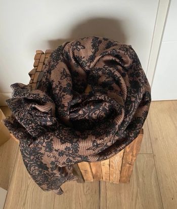 Écharpe effet dentelle - marron et noire