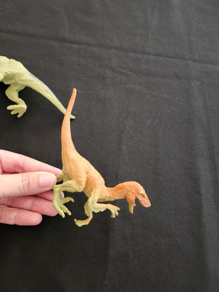 Lot trois dinosaures team city et jeep jurassic - photo numéro 2