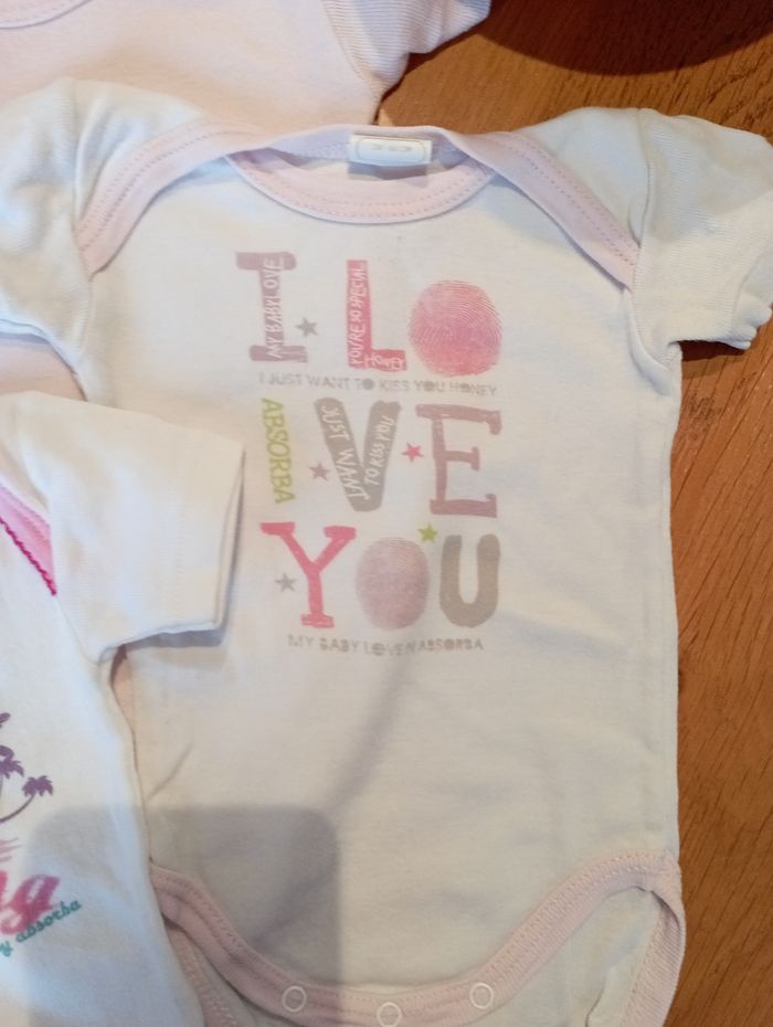 Lot de 4 bodies Absorba taille 3 mois en très bon état - photo numéro 3
