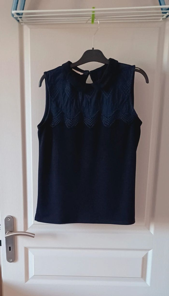 Débardeur femme bleu marine col dentelle Cache cache taille M
