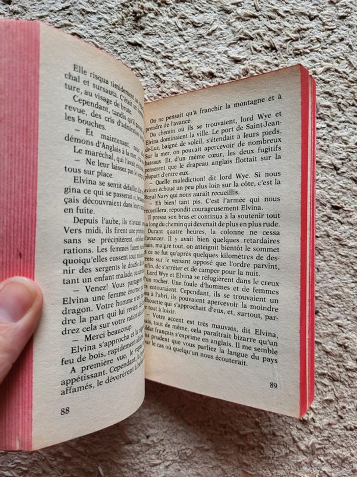 Roman Les feux de l'amour de Barbara Cartland - photo numéro 6