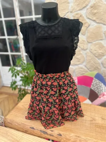 Ensemble tenue XS S 34 36 cerise blue Naf Naf jupe en voilage t-shirt débardeur noir fleurs dentelle