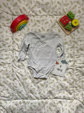 body manches longues rayé gris ouverture devant kiabi 9 mois