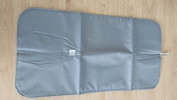 Tapis à langer gris