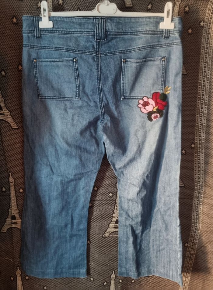 Jean avec fleurs brodée taille 48 Kiabi - photo numéro 5
