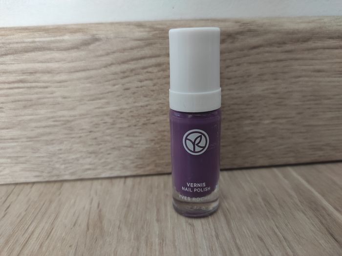 Vernis à ongles Yves Rocher violet orchidée
