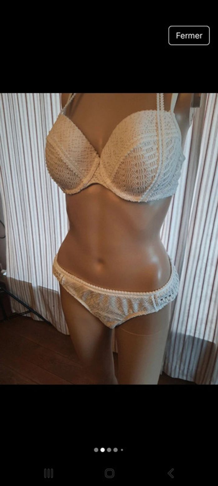 Bikini Hunkemöller haut fr/Es 95B bas L
doublé - photo numéro 2