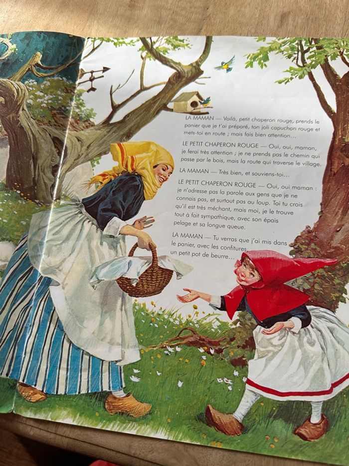 Livre Au Pays des Contes Le petit chaperon rouge éditions Fabbri - photo numéro 4