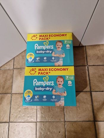 144 couches Pampers baby-dry taille 7