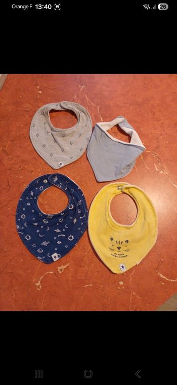 Lot de 4 bavoirs bébé 
