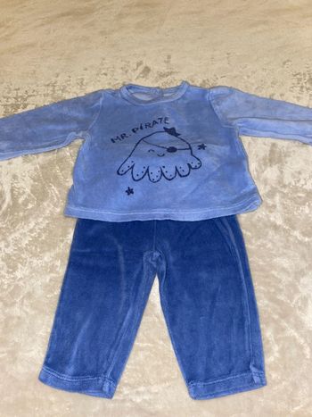 Pyjama 2 pièces taille 6 mois