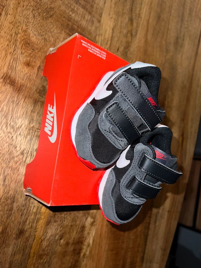 Basket Nike taille 18.5 enfant - photo numéro 2