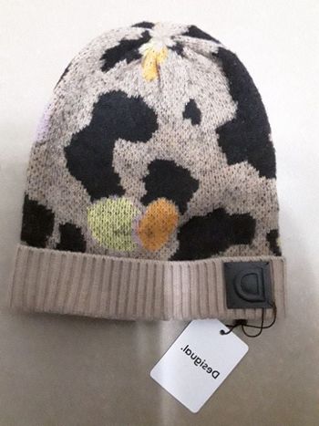 Bonnet DESIGUAL NEUF