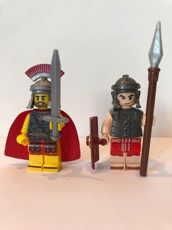 Figurine type lego Centurion avec 1 lancier romains