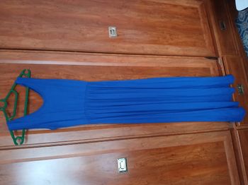 longue robe bleue à bretelles