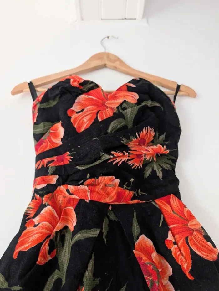 Superbe robe bustier classe chic élégant noir fleur rouge coton made in France taille 34 - photo numéro 2