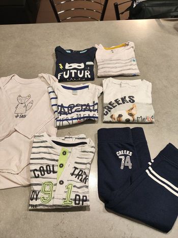 Lot 18  mois– 5 t-shirts fins manches longues+ pantalon de jogging+1 body manches longues