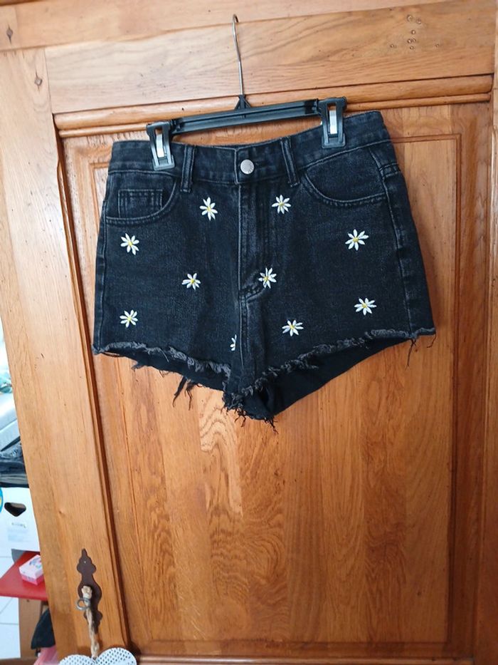 Short avec marguerite
