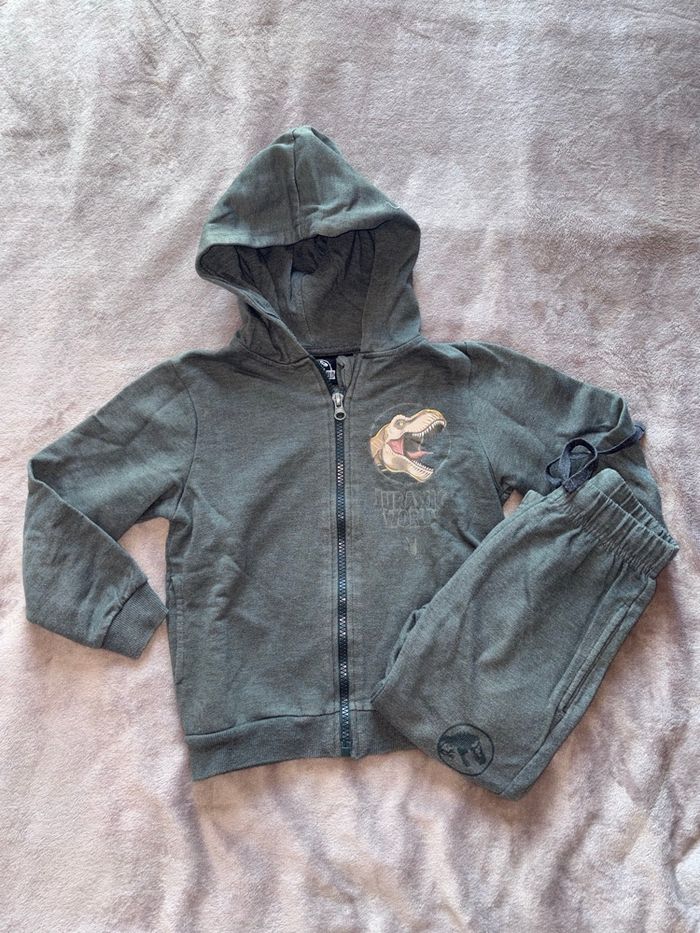 Lot de vêtement garçon taille 5 ans - photo numéro 6