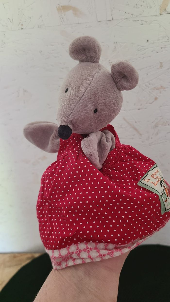 Doudou marionnette Nini la souris MOULIN ROTY La Grande Famille robe rouge 25 cm - photo numéro 4