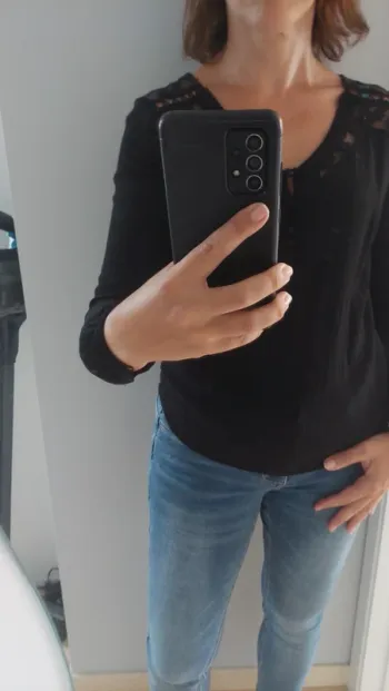 Jolie blouse Naf Naf noire haut dentelle