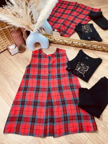 Taille 6 ans tenue 3p fille kiabi rouge et noire * carreaux * 🩷