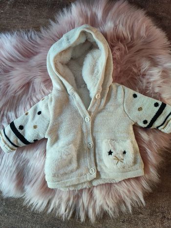 Pull bien chaud taille 1 mois