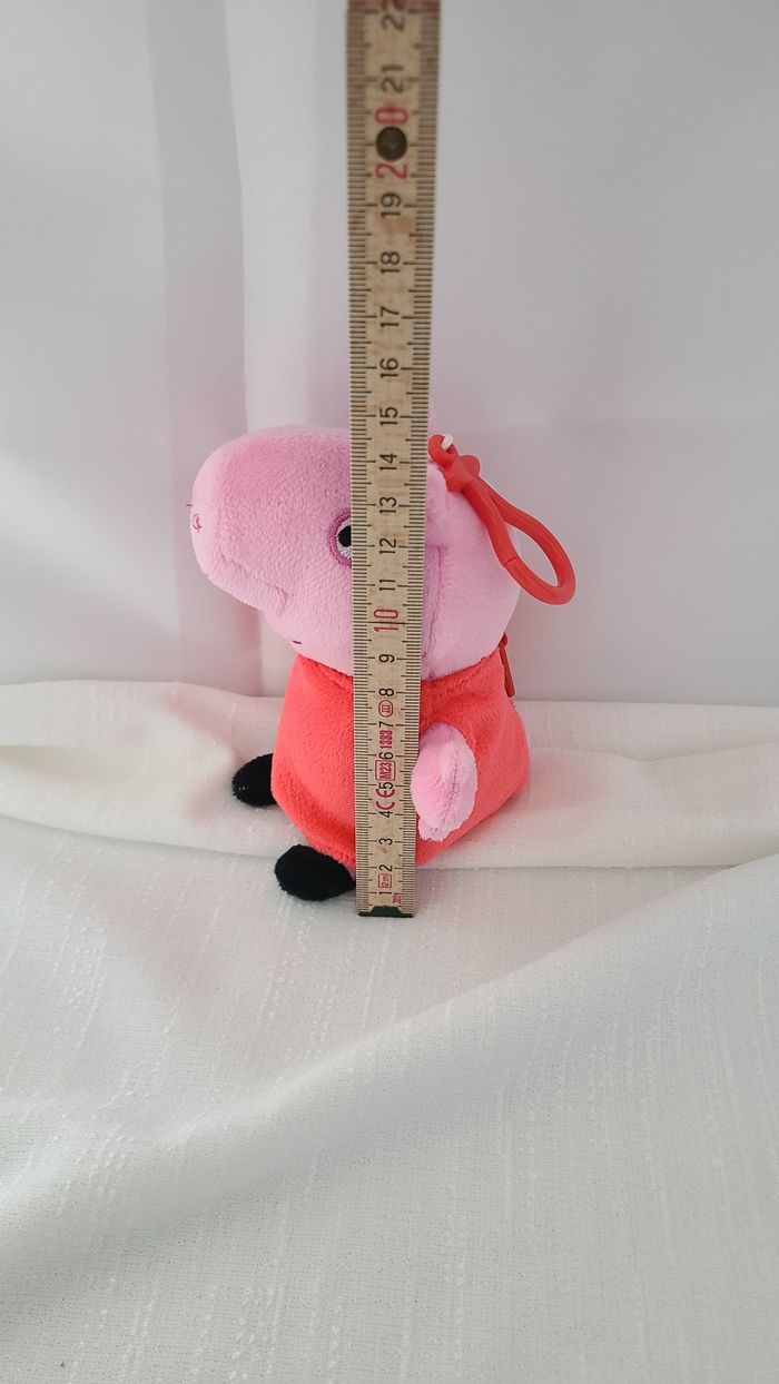 Peluche porte-clés Peppa Pig P.M.I Kids World robe rouge porte monnaie 16 cm - photo numéro 3