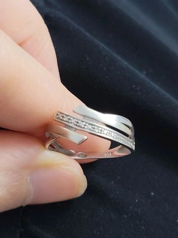 Bague en or blanc 9 carats et diamants