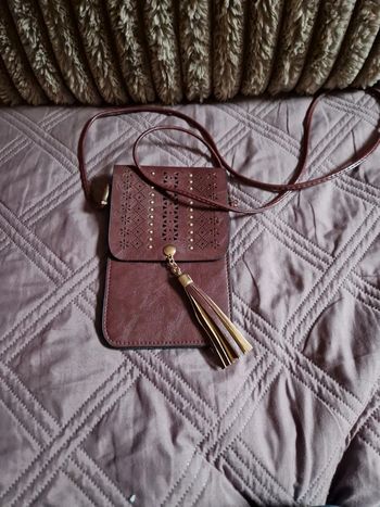 Pochette avec lanière bandoulière
