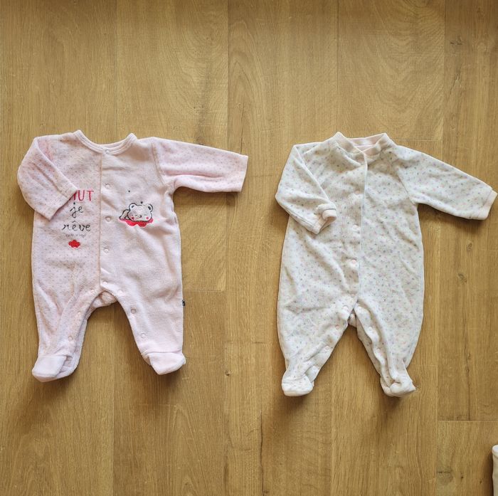 Lot de 6 pyjamas velours, bébé fille, 1 mois. - photo numéro 5
