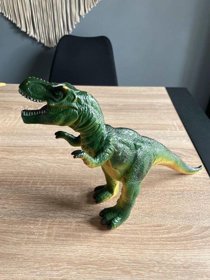 Jouet dinosaure