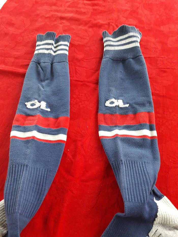 Lot 2 a paires chaussettes  foot garcons  40/42 - photo numéro 2