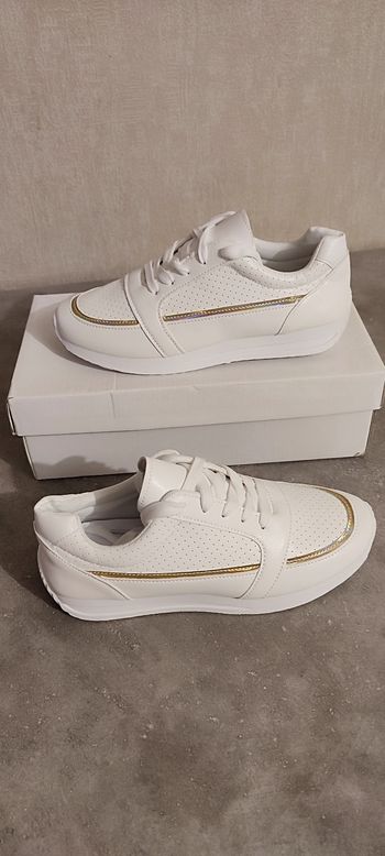 Basket blanches et dorées