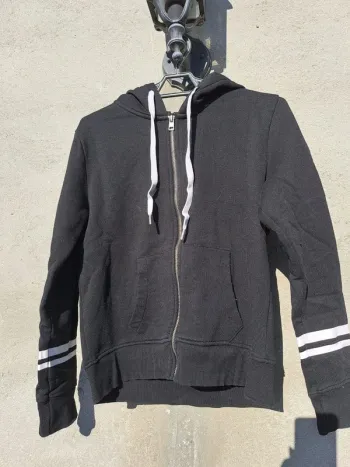 Sweat à capuche noir
