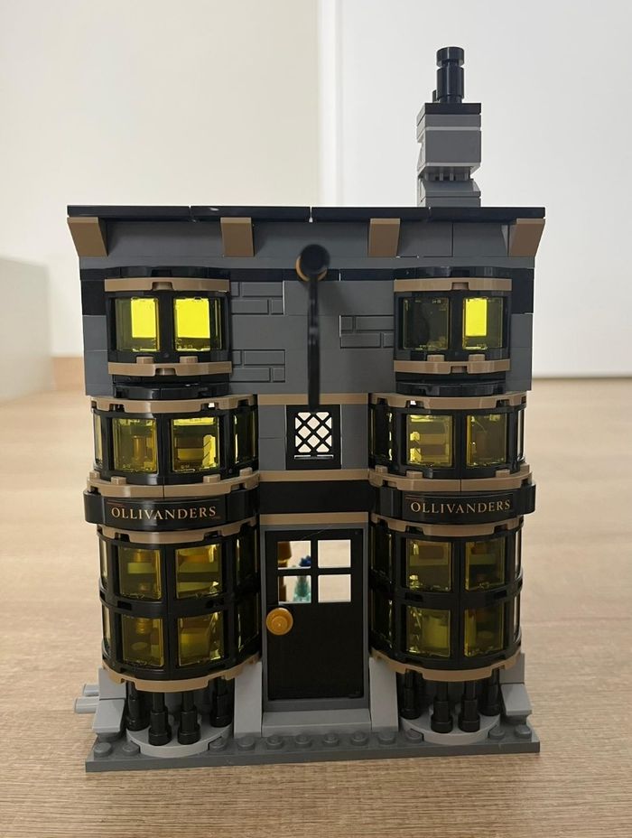 Lego 76439 : Ollivander et madame Guipure, prêt à porter pour mages et sorciers - photo numéro 4