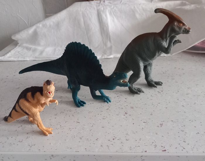 8 dinosaurs en plastique - photo numéro 4