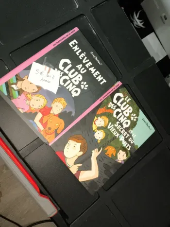 Lot de 2 livres "enlèvement au club des cinq"
