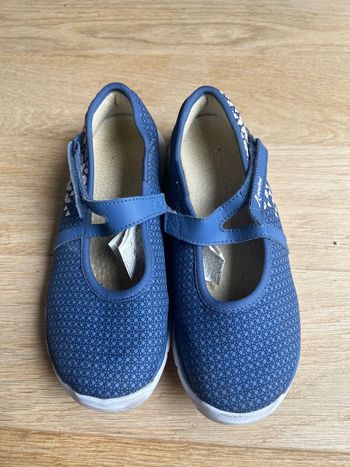 Ballerine sportive décathlon taille 34 bleu en très bon état