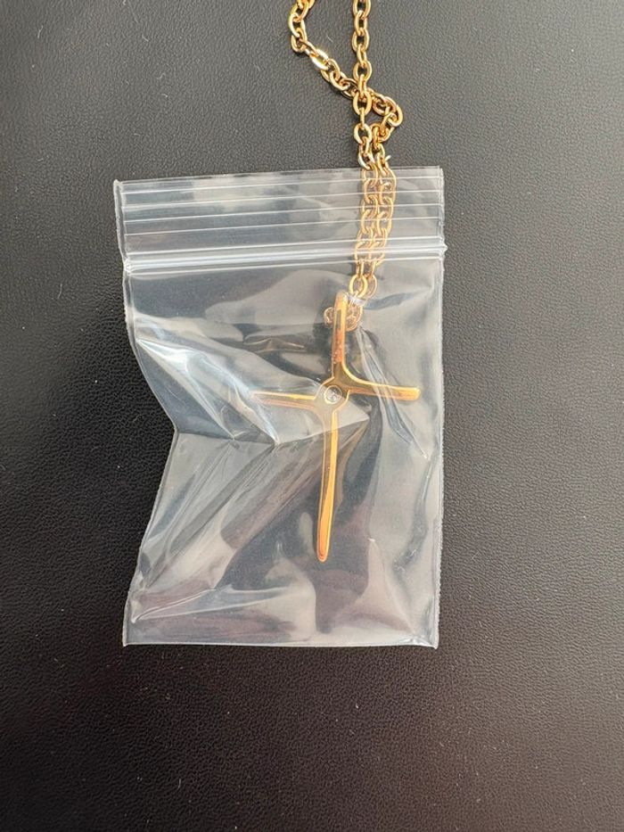 Collier doré croix chrétienne – Neuf – Élégant et discret - photo numéro 2