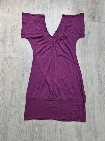 Joli tee-shirt col V violet pimkie neuf indiqué taille S mais convient à un XS