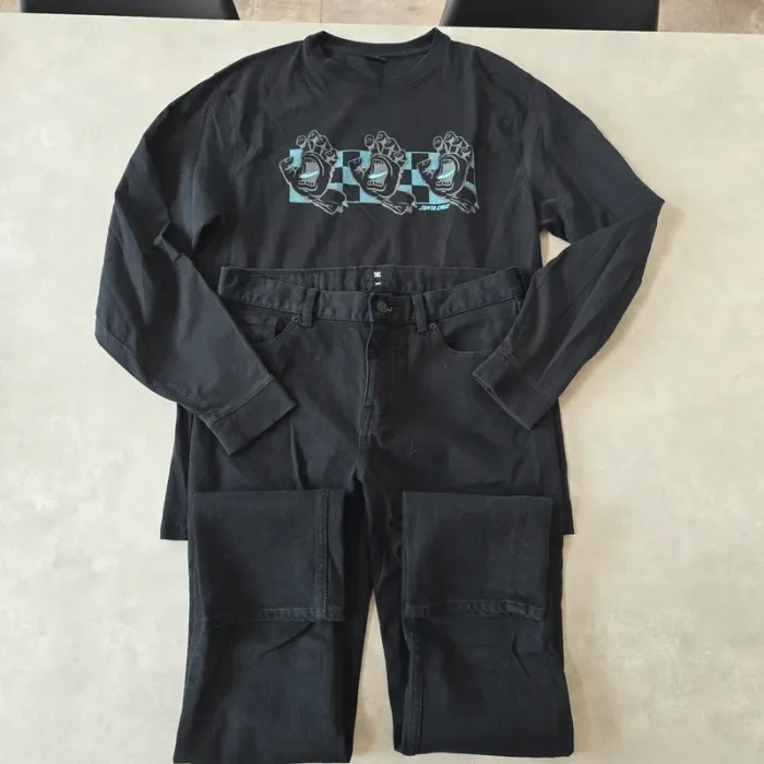 Ensemble jean et tee-shirt manches longues neuf