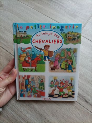 Livre la petite imagerie : au temps des chevaliers