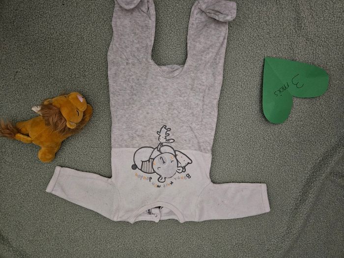 Lot 2 pyjamas + tee shirt et body