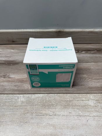 Compresse stérile 10 x 10 cm.