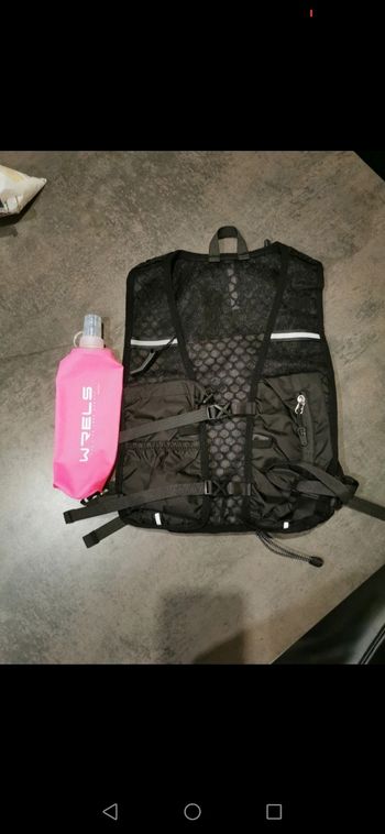 Gilet d'hydratation neuf avec flasque d'eau de 500ml