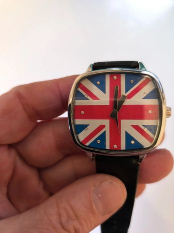 Montre femme 
Il faut remettre une pile 
Neuve